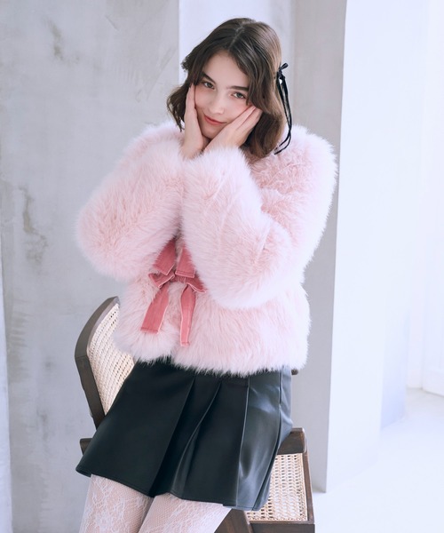 Maison de FLEUR(メゾンドフルール)の「フェイクファージャケット(ブルゾン・レディース・アイボリー/ピンク・FREE)」の8枚目の写真