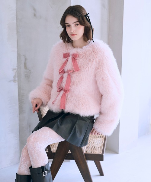 Maison de FLEUR(メゾンドフルール)の「フェイクファージャケット(ブルゾン・レディース・アイボリー/ピンク・FREE)」の9枚目の写真
