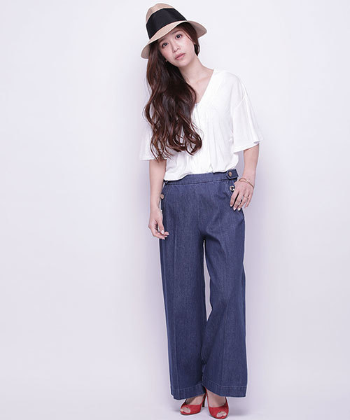 NANO universe(ナノユニバース)の「Vネックタックカットプルオーバー(Tシャツ/カットソー・レディース・ホワイト/グリーン/グレイッシュベージュ/ピンクベージュ/トップグレー・FREE)」の6枚目の写真