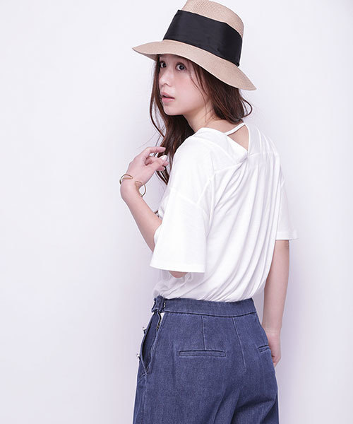 NANO universe(ナノユニバース)の「Vネックタックカットプルオーバー(Tシャツ/カットソー・レディース・ホワイト/グリーン/グレイッシュベージュ/ピンクベージュ/トップグレー・FREE)」の7枚目の写真