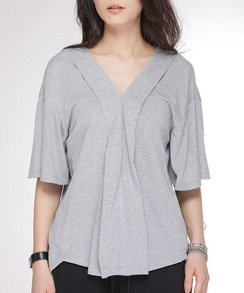 NANO universe(ナノユニバース)の「Vネックタックカットプルオーバー(Tシャツ/カットソー・レディース・ホワイト/グリーン/グレイッシュベージュ/ピンクベージュ/トップグレー・FREE)」の13枚目の写真