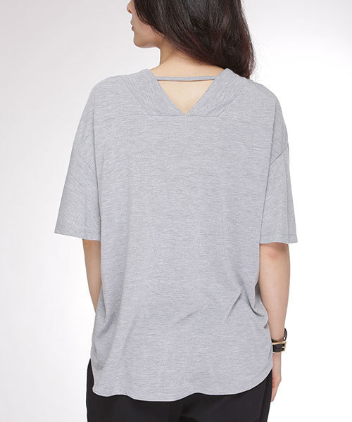 NANO universe(ナノユニバース)の「Vネックタックカットプルオーバー(Tシャツ/カットソー・レディース・ホワイト/グリーン/グレイッシュベージュ/ピンクベージュ/トップグレー・FREE)」の15枚目の写真