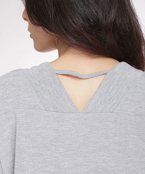 NANO universe(ナノユニバース)の「Vネックタックカットプルオーバー(Tシャツ/カットソー・レディース・ホワイト/グリーン/グレイッシュベージュ/ピンクベージュ/トップグレー・FREE)」の16枚目の写真