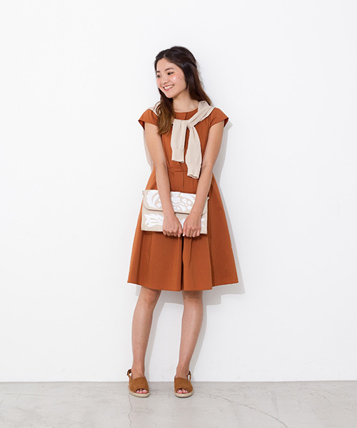 NATURAL BEAUTY BASIC（ナチュラルビューティーベーシック）の「ラウンドカーディガン（カーディガン/ボレロ・レディース・グレー/オレンジ系その他/ベージュ/ネイビー・MEDIUM）」の12枚目の写真