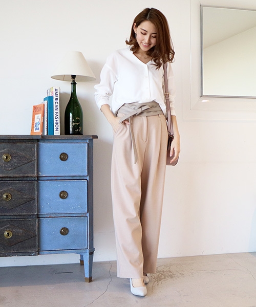 N.（N. Natural Beauty Basic）（エヌエヌナチュラルビューティーベーシック）の「Vネックフォルムブラウス（シャツ/ブラウス・レディース・グレー/ネイビー/ホワイト/ピンク/ホワイト系その他/ブラウン/カーキ・MEDIUM）」の17枚目の写真