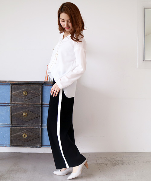 N.（N. Natural Beauty Basic）（エヌエヌナチュラルビューティーベーシック）の「Vネックフォルムブラウス（シャツ/ブラウス・レディース・グレー/ネイビー/ホワイト/ピンク/ホワイト系その他/ブラウン/カーキ・MEDIUM）」の21枚目の写真