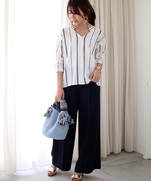 N.（N. Natural Beauty Basic）（エヌエヌナチュラルビューティーベーシック）の「Vネックフォルムブラウス（シャツ/ブラウス・レディース・グレー/ネイビー/ホワイト/ピンク/ホワイト系その他/ブラウン/カーキ・MEDIUM）」の10枚目の写真