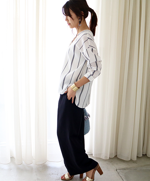 N.（N. Natural Beauty Basic）（エヌエヌナチュラルビューティーベーシック）の「Vネックフォルムブラウス（シャツ/ブラウス・レディース・グレー/ネイビー/ホワイト/ピンク/ホワイト系その他/ブラウン/カーキ・MEDIUM）」の11枚目の写真