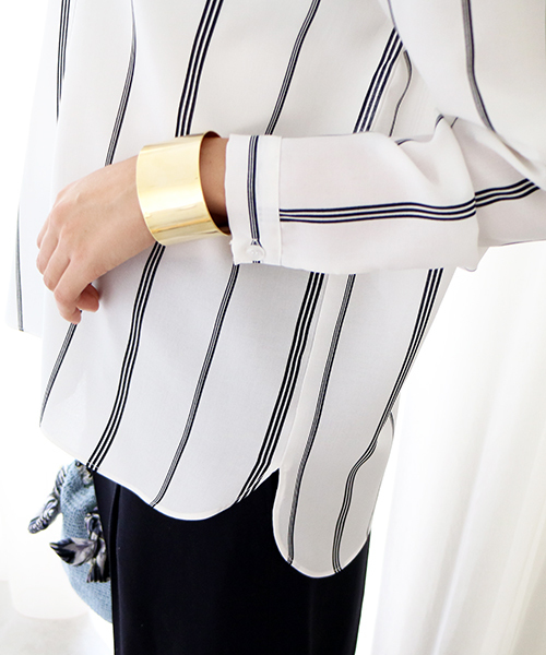 N.（N. Natural Beauty Basic）（エヌエヌナチュラルビューティーベーシック）の「Vネックフォルムブラウス（シャツ/ブラウス・レディース・グレー/ネイビー/ホワイト/ピンク/ホワイト系その他/ブラウン/カーキ・MEDIUM）」の13枚目の写真