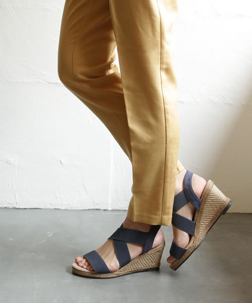 SESTO（セスト）の「7cmヒールゴムフィットサンダル（サンダル・レディース・ライトカーキ/ピンク/レッド/ネイビー/テラコッタ/ライトグレー/ブラック/グレー/アイボリー/グレイッシュベージュ/ピンクベージュ/シルバー/マスタード/コーラル/ピンクゴールド/ブルー/カーキ/グリーン/グレー系その他/ラベンダー/パープル/サックスブルー/ゴールド/レッド系その他/モカ/レッド系その他2/シルバー系その他/ピンク系その他/ベージュ/ブラウン/チャコール/レオパード・M/SS/3L/L/S/LL）」の18枚目の写真