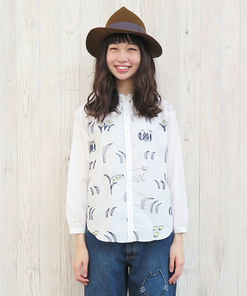 Ne-net(ネネット)の「S ねことしばふシャツ(シャツ/ブラウス・レディース・オフホワイト/カーキ/ネイビー/その他4/ホワイト・02/03)」の2枚目の写真