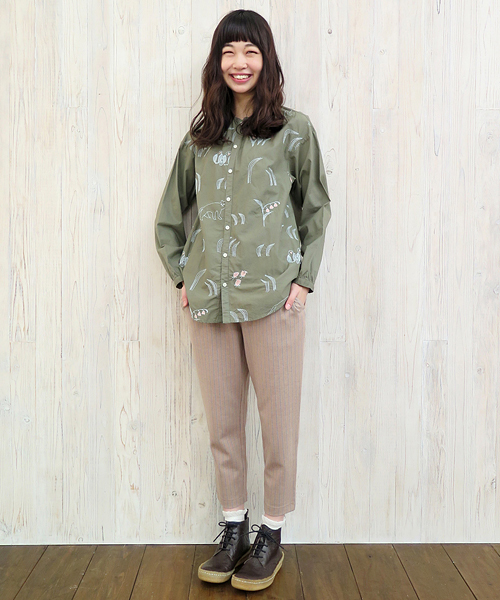 Ne-net(ネネット)の「S ねことしばふシャツ(シャツ/ブラウス・レディース・オフホワイト/カーキ/ネイビー/その他4/ホワイト・02/03)」の14枚目の写真