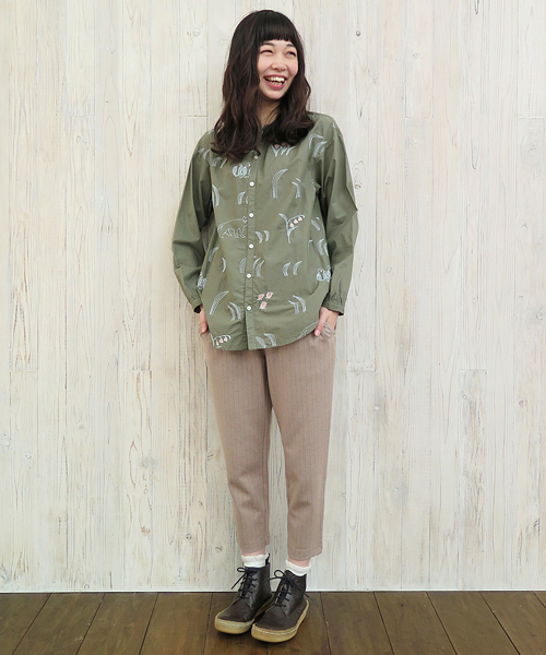 Ne-net(ネネット)の「S ねことしばふシャツ(シャツ/ブラウス・レディース・オフホワイト/カーキ/ネイビー/その他4/ホワイト・02/03)」の15枚目の写真