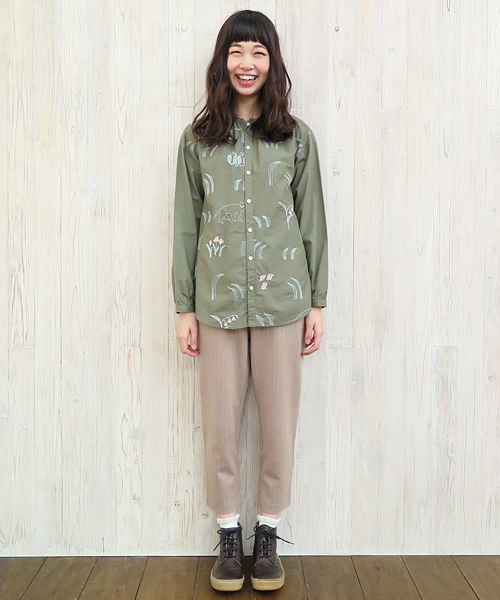 Ne-net(ネネット)の「S ねことしばふシャツ(シャツ/ブラウス・レディース・オフホワイト/カーキ/ネイビー/その他4/ホワイト・02/03)」の16枚目の写真