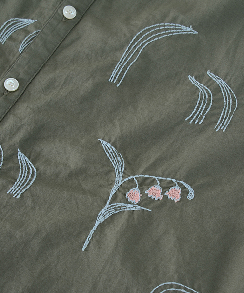 Ne-net(ネネット)の「S ねことしばふシャツ(シャツ/ブラウス・レディース・オフホワイト/カーキ/ネイビー/その他4/ホワイト・02/03)」の21枚目の写真