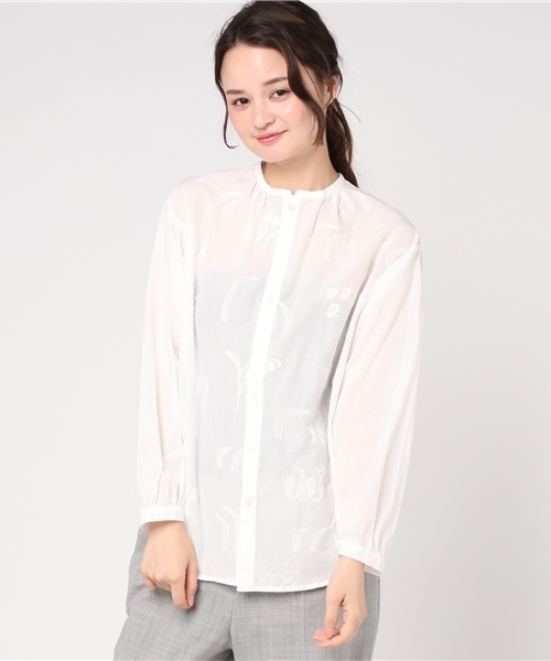 Ne-net(ネネット)の「S ねことしばふシャツ(シャツ/ブラウス・レディース・オフホワイト/カーキ/ネイビー/その他4/ホワイト・02/03)」の1枚目の写真