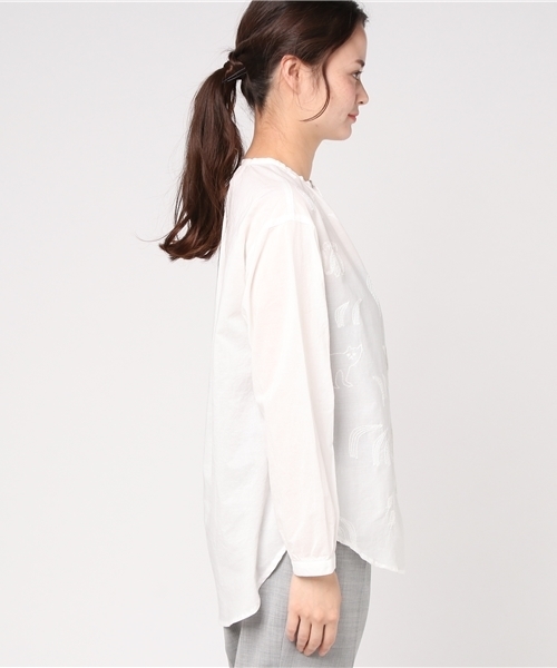 Ne-net(ネネット)の「S ねことしばふシャツ(シャツ/ブラウス・レディース・オフホワイト/カーキ/ネイビー/その他4/ホワイト・02/03)」の7枚目の写真