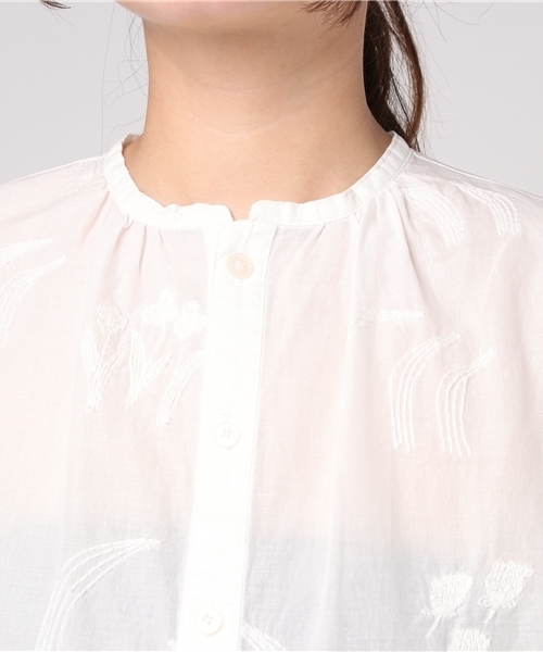 Ne-net(ネネット)の「S ねことしばふシャツ(シャツ/ブラウス・レディース・オフホワイト/カーキ/ネイビー/その他4/ホワイト・02/03)」の9枚目の写真