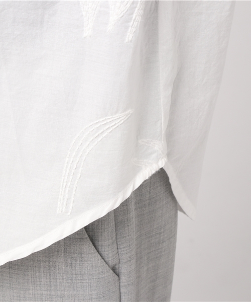 Ne-net(ネネット)の「S ねことしばふシャツ(シャツ/ブラウス・レディース・オフホワイト/カーキ/ネイビー/その他4/ホワイト・02/03)」の11枚目の写真