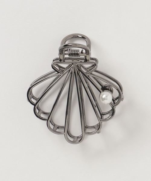 BASE（ベース）の「貝殻型パールヘアバレッタ（バレッタ/ヘアクリップ・レディース・ブラック系その他/シルバー/シルバー系その他/ゴールド/シャンパン/ゴールド系その他/ブラック/パープル/ベージュ・FREE）」の3枚目の写真