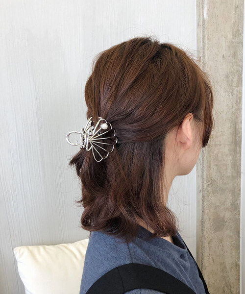 BASE（ベース）の「貝殻型パールヘアバレッタ（バレッタ/ヘアクリップ・レディース・ブラック系その他/シルバー/シルバー系その他/ゴールド/シャンパン/ゴールド系その他/ブラック/パープル/ベージュ・FREE）」の13枚目の写真