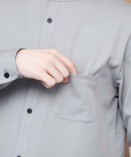 EMMA CLOTHES（エマクローズ）の「TR裾フロントカットロング丈バンドカラーシャツ（シャツ/ブラウス・メンズ・ブラック/グレー/オフホワイト・FREE）」の8枚目の写真