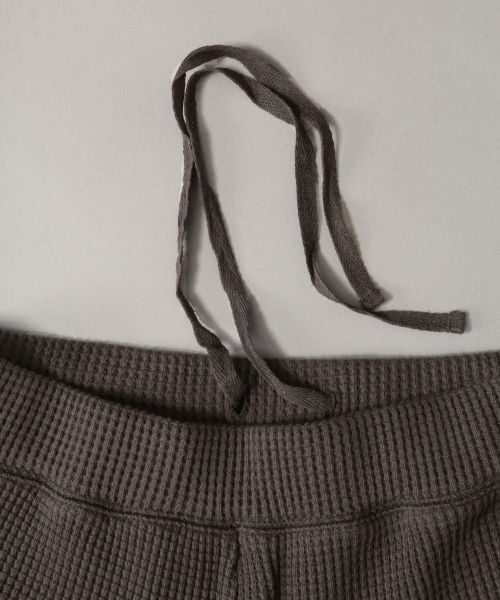 LOWRYS FARM（ローリーズファーム）の「ヘビーワッフルパンツ 824437（その他パンツ・レディース・チャコールグレー/ブラック・FREE）」の9枚目の写真