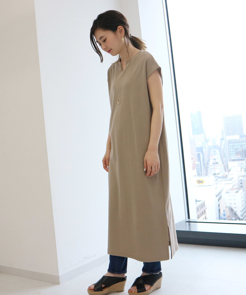 AMERICAN HOLIC(アメリカンホリック)の「キーネック脇スリットワッフルワンピース(ワンピース・レディース・チャコールグレー/ブラック/モカ・M/L)」の4枚目の写真