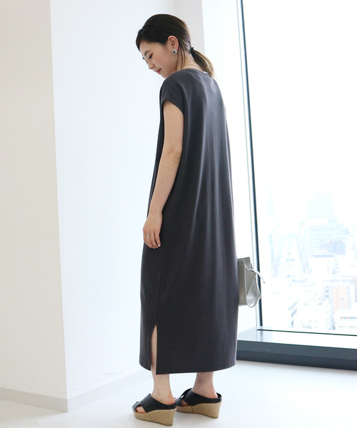 AMERICAN HOLIC(アメリカンホリック)の「キーネック脇スリットワッフルワンピース(ワンピース・レディース・チャコールグレー/ブラック/モカ・M/L)」の5枚目の写真
