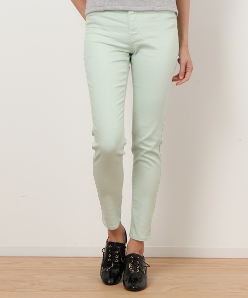 VIS（ビス）の「【with6月号掲載】ホワイトヤーンカラースキニーパンツ★自宅で洗える★（その他パンツ・レディース・ブラック/ホワイト/ベージュ/ライトグリーン/ブルー系/イエロー・SMALL/MEDIUM/LARGE）」の5枚目の写真