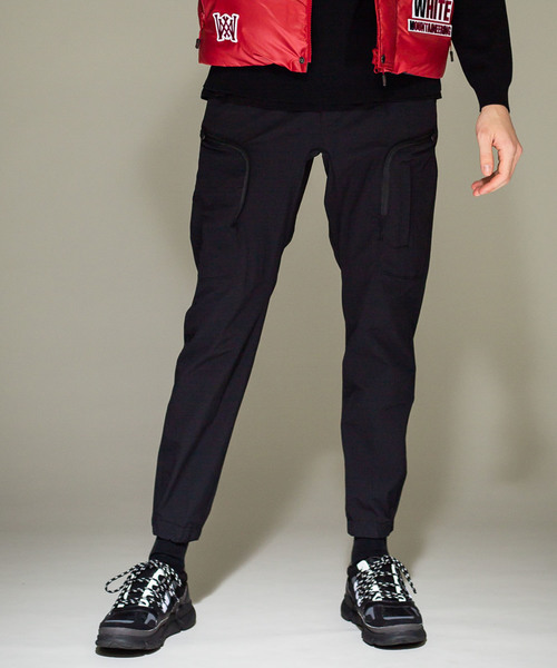 WHITE MOUNTAINEERING(ホワイトマウンテニアリング)の「【White Mountaineering】テックカーゴパンツ/WM1973404(カーゴパンツ・メンズ・ブラック/グレー・1/2/3/0)」の4枚目の写真