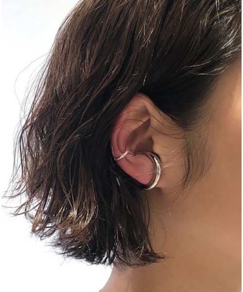 TODAYFUL(トゥデイフル)の「ボリュームフープイヤーカフ(イヤリング(片耳用)・レディース・シルバー/ゴールド・FREE)」の4枚目の写真