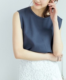 クルーネックノースリーブトップス