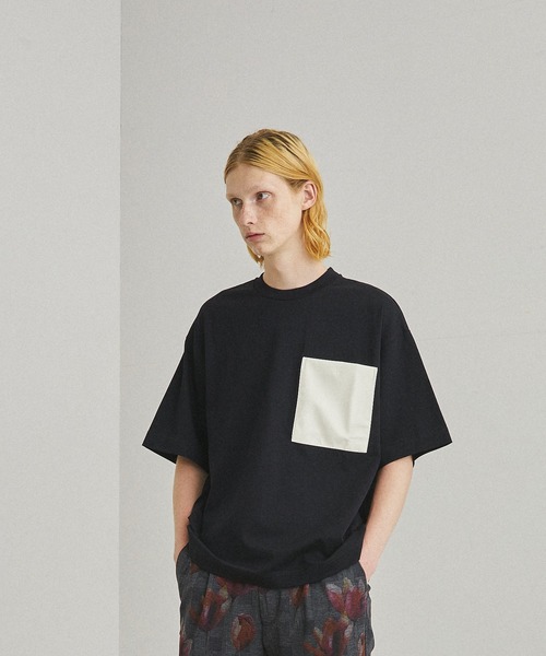 UNITED TOKYO(ユナイテッドトウキョウ)の「【EC限定】フェイクレザービックポケットT/ビッグシルエット(Tシャツ/カットソー・メンズ・ホワイト/ブラック・1/2/3)」の2枚目の写真