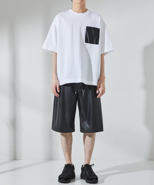 UNITED TOKYO(ユナイテッドトウキョウ)の「【EC限定】フェイクレザービックポケットT/ビッグシルエット(Tシャツ/カットソー・メンズ・ホワイト/ブラック・1/2/3)」の4枚目の写真