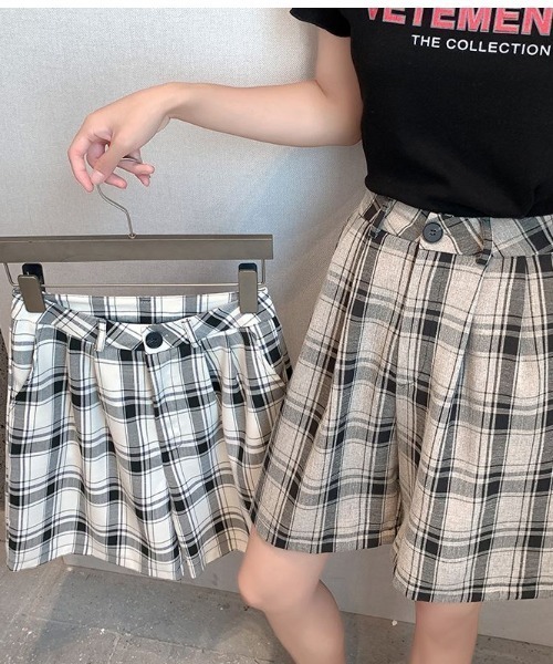 Diosfront(ディオスフロント)の「タック入りチェックショートパンツ(その他パンツ・レディース・ホワイト/ベージュ・SMALL/MEDIUM/LARGE)」の15枚目の写真