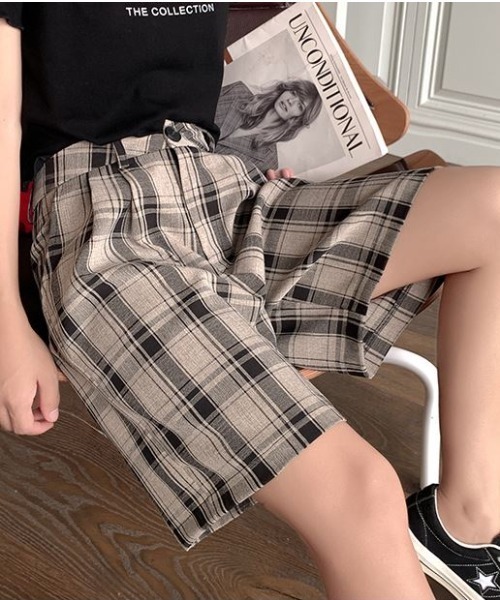Diosfront(ディオスフロント)の「タック入りチェックショートパンツ(その他パンツ・レディース・ホワイト/ベージュ・SMALL/MEDIUM/LARGE)」の5枚目の写真