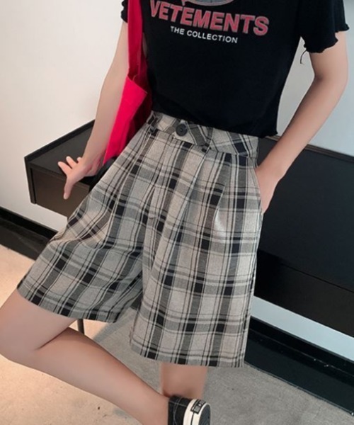 Diosfront(ディオスフロント)の「タック入りチェックショートパンツ(その他パンツ・レディース・ホワイト/ベージュ・SMALL/MEDIUM/LARGE)」の3枚目の写真