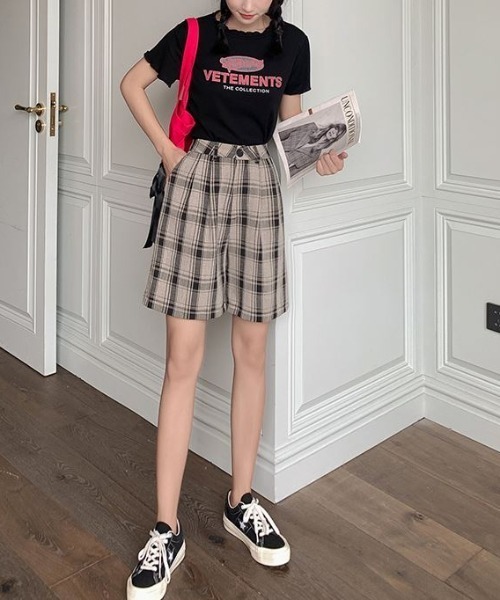 Diosfront(ディオスフロント)の「タック入りチェックショートパンツ(その他パンツ・レディース・ホワイト/ベージュ・SMALL/MEDIUM/LARGE)」の11枚目の写真