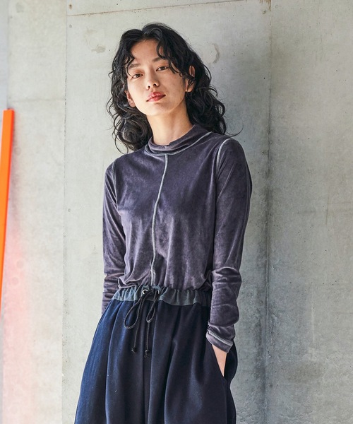 sneeuw（スニュウ）の「2021秋冬 ベロアステッチプルオーバー（Tシャツ/カットソー・レディース・チャコールグレー/アイボリー・ONE SIZE）」の2枚目の写真