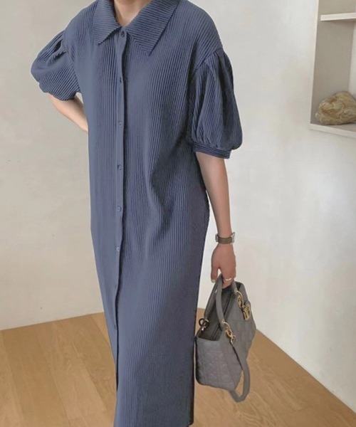 ABITOKYO(アビトーキョー)の「パワーショルダーソフトプリーツロングシャツワンピース(ワンピース・レディース・ホワイト/ネイビー/グリーン/ミント/ブルーグレー/ピンク/ブラック・FREE)」の2枚目の写真