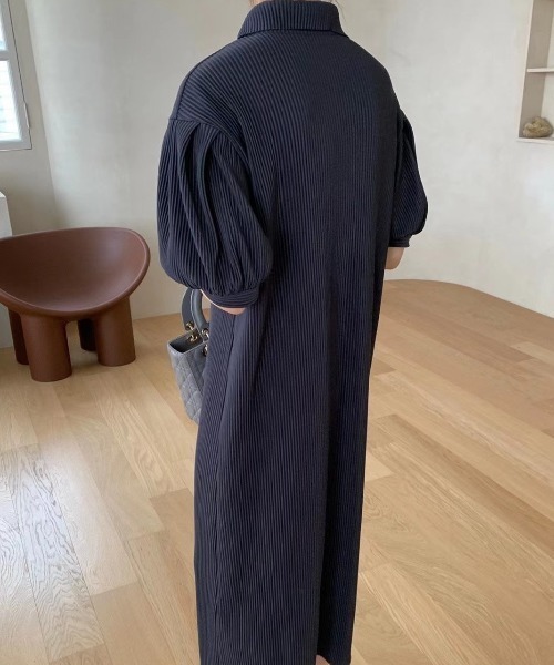 ABITOKYO(アビトーキョー)の「パワーショルダーソフトプリーツロングシャツワンピース(ワンピース・レディース・ホワイト/ネイビー/グリーン/ミント/ブルーグレー/ピンク/ブラック・FREE)」の12枚目の写真