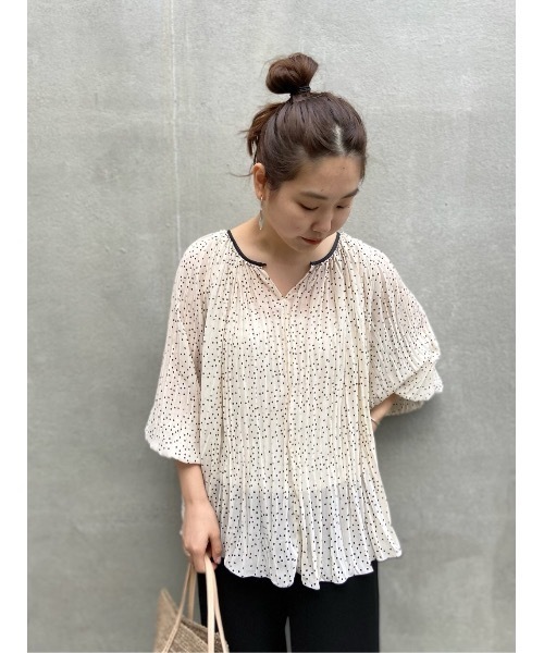 BEARDSLEY(ビアズリー)の「ドットプリーツ シアーブラウス(シャツ/ブラウス・レディース・ブラック/ベージュ・FREE)」の4枚目の写真