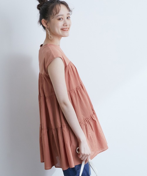VIS（ビス）の「【洗濯機可】ふんわり揺れる。布帛ドッキングティアードチュニックＴシャツ（Tシャツ/カットソー・レディース・オフホワイト/カーキ/ブラック/レンガ・FREE）」の6枚目の写真
