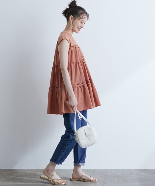 VIS（ビス）の「【洗濯機可】ふんわり揺れる。布帛ドッキングティアードチュニックＴシャツ（Tシャツ/カットソー・レディース・オフホワイト/カーキ/ブラック/レンガ・FREE）」の15枚目の写真