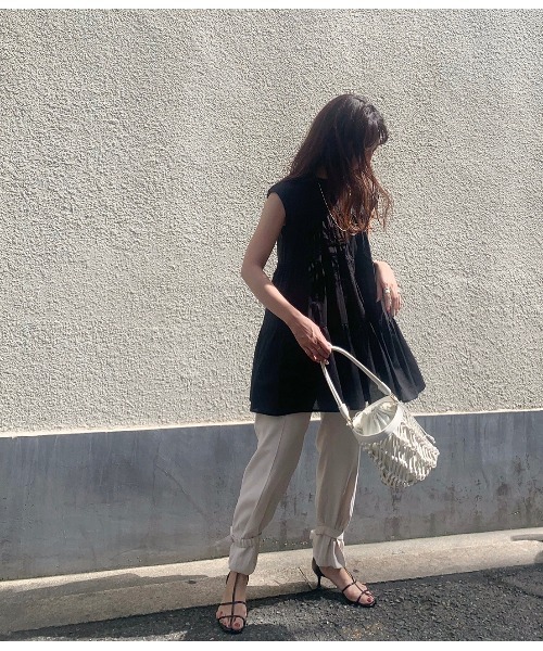 VIS（ビス）の「【洗濯機可】ふんわり揺れる。布帛ドッキングティアードチュニックＴシャツ（Tシャツ/カットソー・レディース・オフホワイト/カーキ/ブラック/レンガ・FREE）」の13枚目の写真