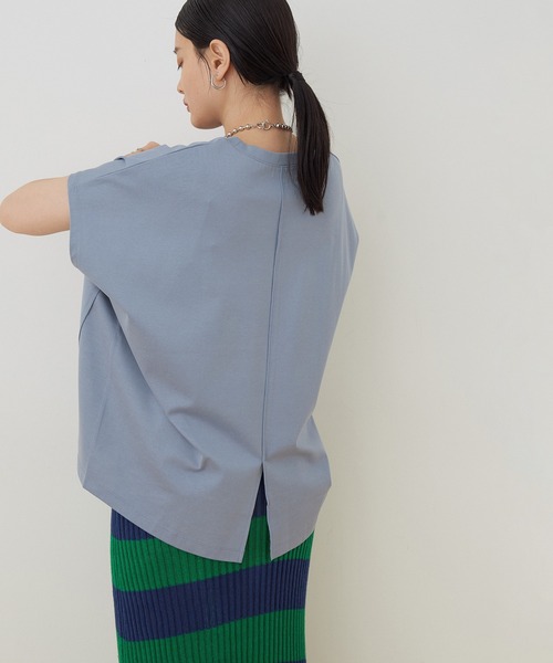 ADAM ET ROPE'(アダムエロペ)の「【アウトレット店舗・WEB限定】コクーンシルエットプルオーバー(Tシャツ/カットソー・レディース・グリーン系その他2/ベージュ/ブルー系その他4/ブラック・FREE)」の4枚目の写真