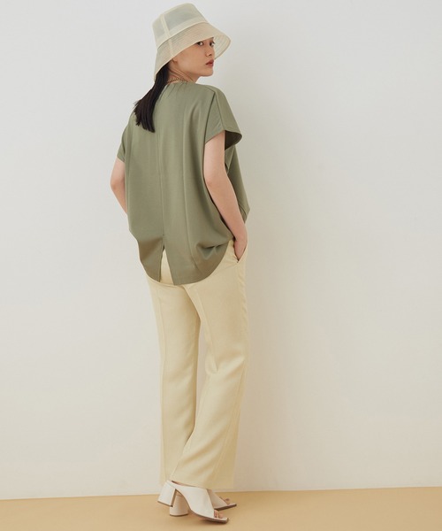 ADAM ET ROPE'(アダムエロペ)の「【アウトレット店舗・WEB限定】コクーンシルエットプルオーバー(Tシャツ/カットソー・レディース・グリーン系その他2/ベージュ/ブルー系その他4/ブラック・FREE)」の8枚目の写真