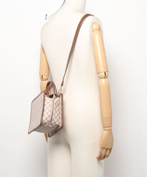 ADIRA（アディラ）の「SELECTモノグラムスクエアバッグ（ショルダーバッグ・レディース・モカ/ブラウン/アイボリー・FREE）」の16枚目の写真