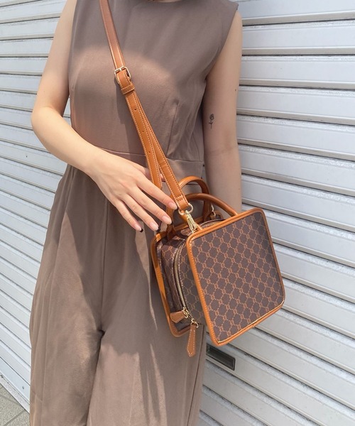 ADIRA（アディラ）の「SELECTモノグラムスクエアバッグ（ショルダーバッグ・レディース・モカ/ブラウン/アイボリー・FREE）」の4枚目の写真